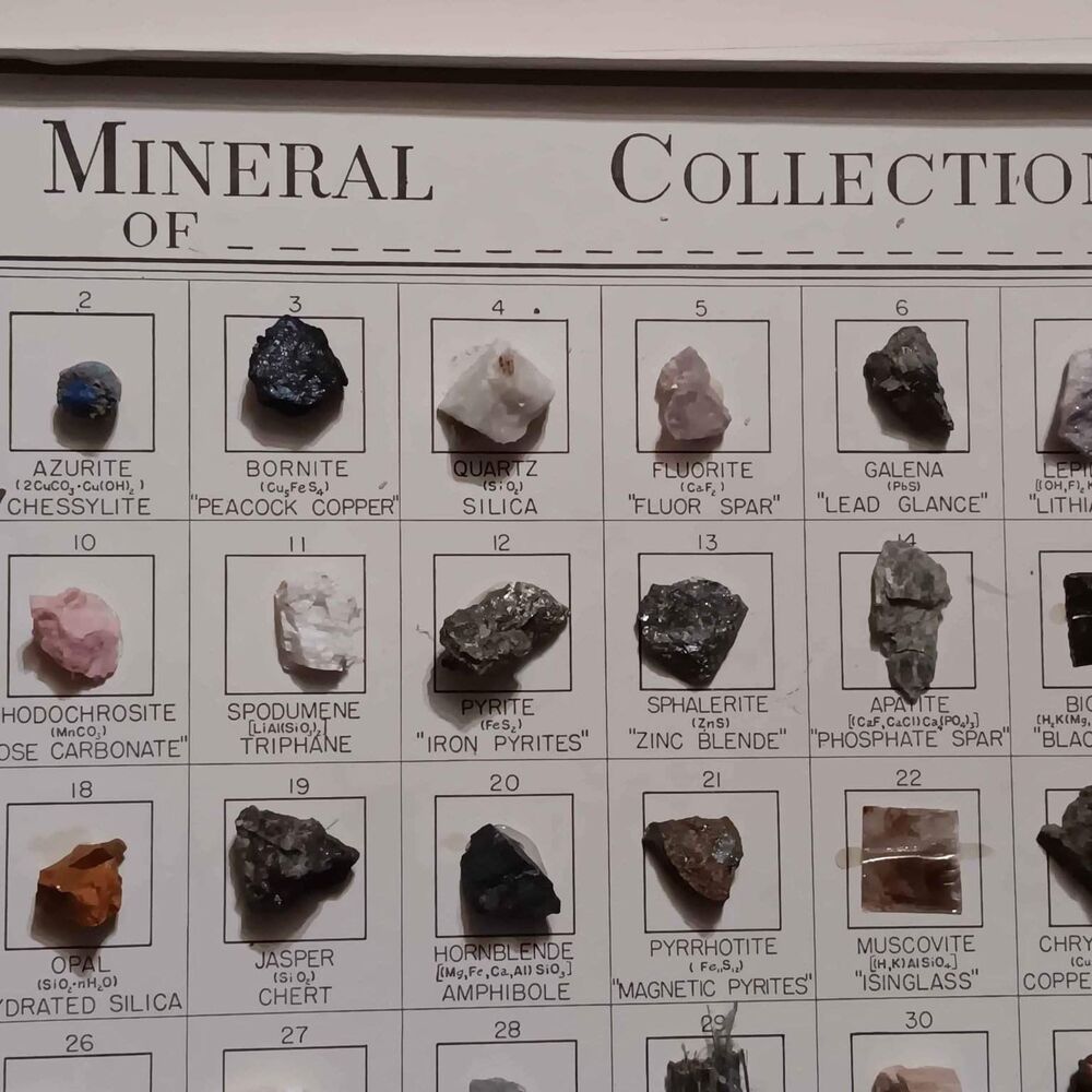 1949 Mineral collection / rocks collectible